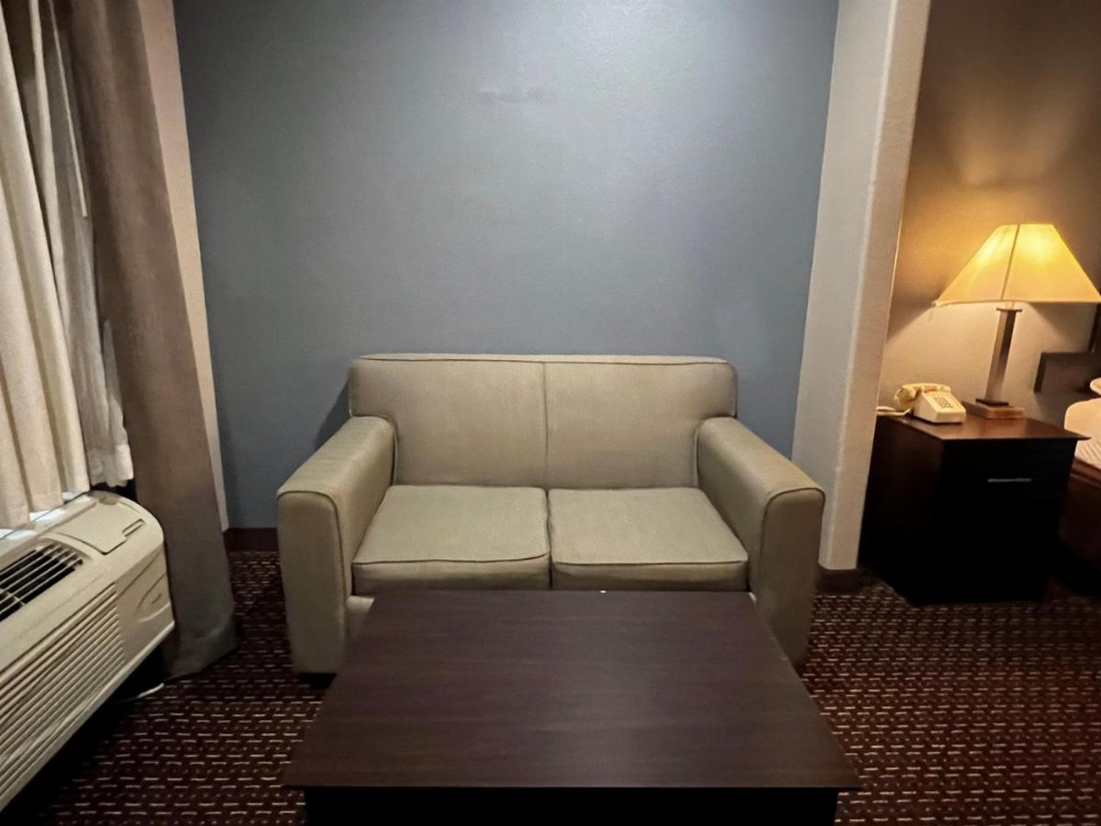 Super 8 by Wyndham Center Image 10