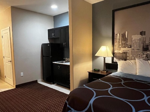 Super 8 by Wyndham Center image 25