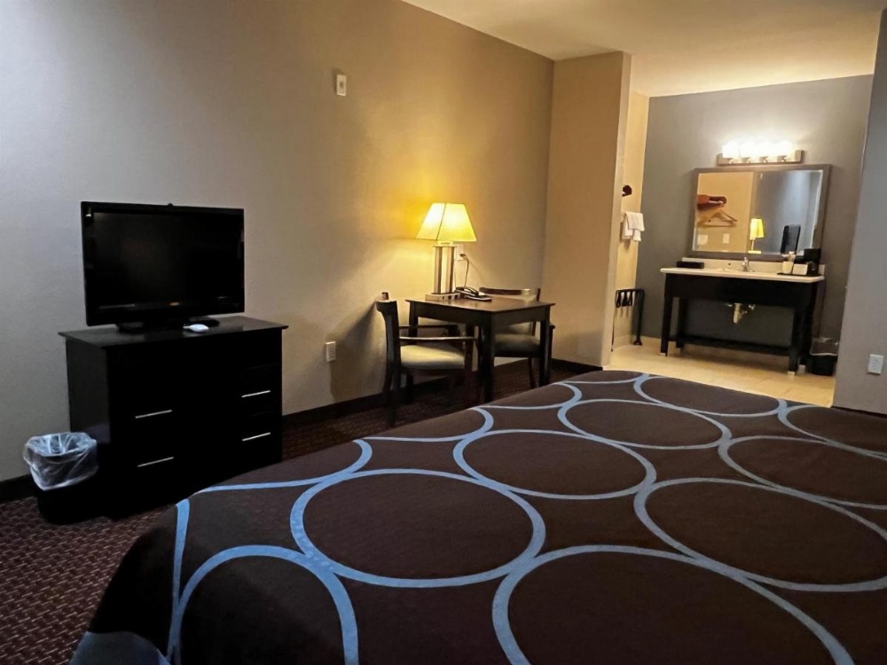 Super 8 by Wyndham Center Image 28