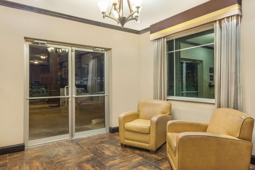 Super 8 by Wyndham Center Image 34