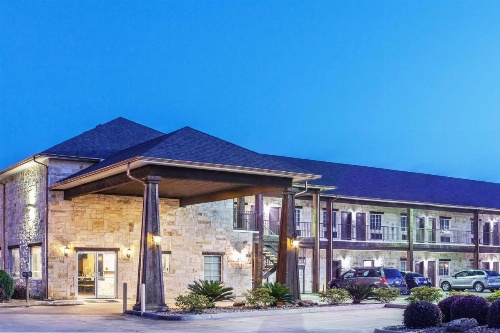 Super 8 by Wyndham Center image 38